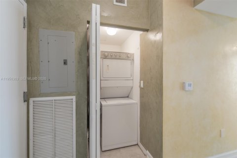 Copropriété à louer à Hallandale Beach, Floride: 2 chambres, 97.73 m2 № 2012050 - photo 22