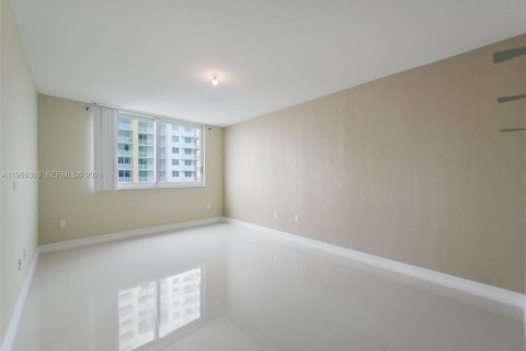 Copropriété à louer à Hallandale Beach, Floride: 2 chambres, 97.73 m2 № 2012050 - photo 11