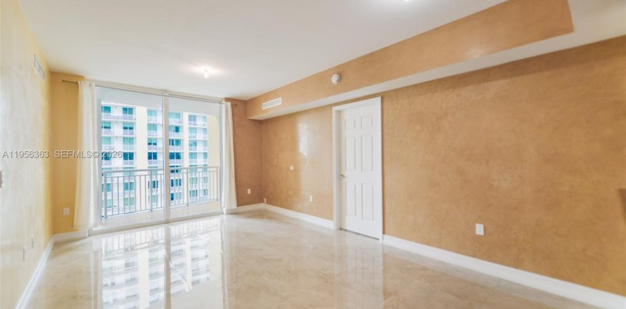 Condo à Hallandale Beach, Floride, 2 chambres  № 2012050