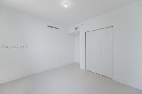 Copropriété à louer à Hallandale Beach, Floride: 2 chambres, 97.73 m2 № 2012050 - photo 19