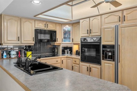 Villa ou maison à vendre à Weeki Wachee, Floride: 3 chambres, 214.33 m2 № 2404768 - photo 22