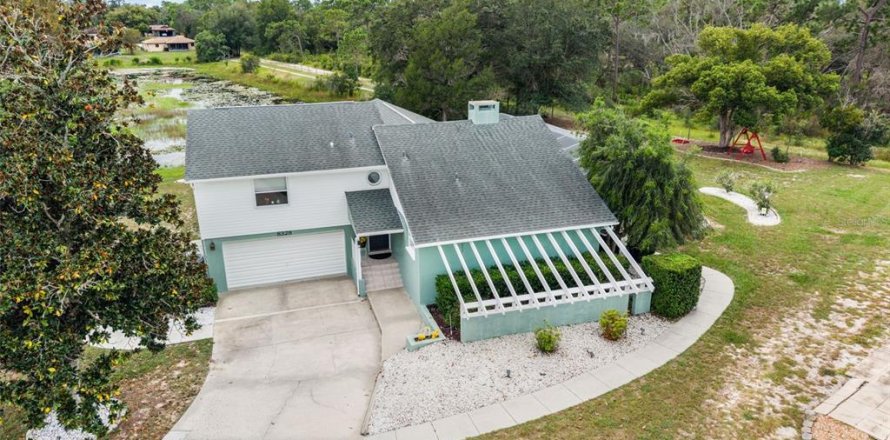 Villa ou maison à Weeki Wachee, Floride 3 chambres, 214.33 m2 № 2404768