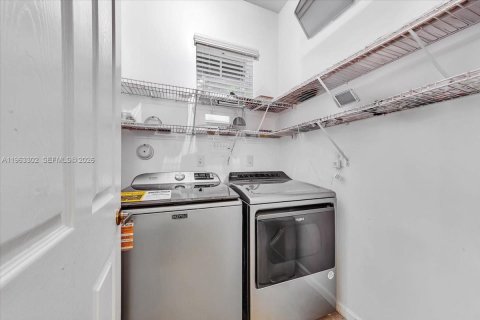 Condominio en alquiler en Fort Lauderdale, Florida, 3 dormitorios, 193.24 m2 № 2025284 - foto 25