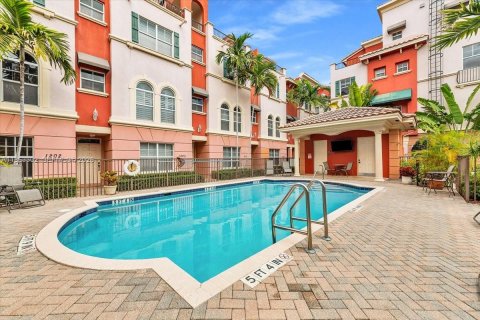 Condominio en alquiler en Fort Lauderdale, Florida, 3 dormitorios, 193.24 m2 № 2025284 - foto 3
