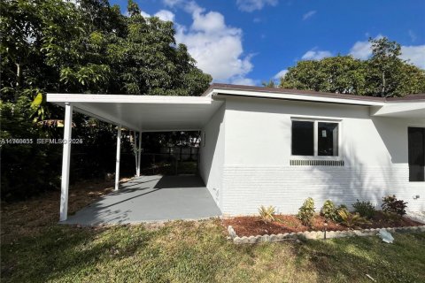 Villa ou maison à louer à Miami Gardens, Floride: 3 chambres, 109.16 m2 № 1997686 - photo 2