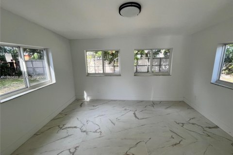 Villa ou maison à louer à Miami Gardens, Floride: 3 chambres, 109.16 m2 № 1997686 - photo 11