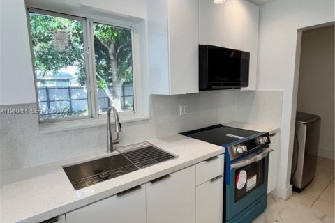 Villa ou maison à louer à Miami Gardens, Floride: 3 chambres, 109.16 m2 № 1997686 - photo 4