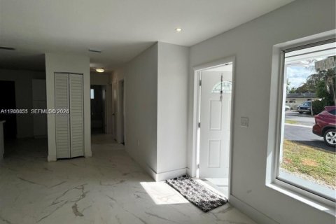 Villa ou maison à louer à Miami Gardens, Floride: 3 chambres, 109.16 m2 № 1997686 - photo 7