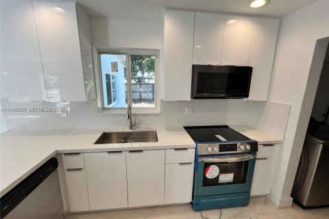 Villa ou maison à louer à Miami Gardens, Floride: 3 chambres, 109.16 m2 № 1997686 - photo 3