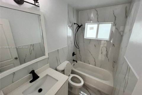 Villa ou maison à louer à Miami Gardens, Floride: 3 chambres, 109.16 m2 № 1997686 - photo 15