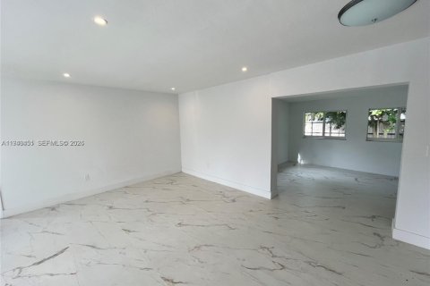 Villa ou maison à louer à Miami Gardens, Floride: 3 chambres, 109.16 m2 № 1997686 - photo 12