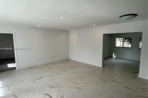 Villa ou maison à louer à Miami Gardens, Floride: 3 chambres, 109.16 m2 № 1997686 - photo 8