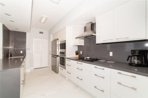 Condo in Sunny Isles Beach, Florida, 3 bedrooms  № 1595913 - photo 17