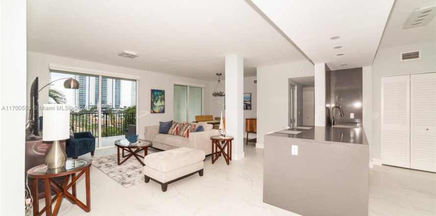 Condo in Sunny Isles Beach, Florida, 3 bedrooms  № 1595913