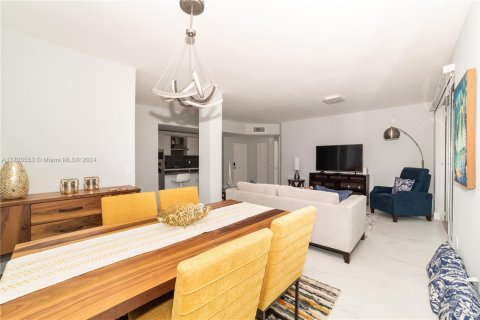 Condo in Sunny Isles Beach, Florida, 3 bedrooms  № 1595913 - photo 11
