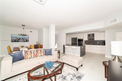 Condo in Sunny Isles Beach, Florida, 3 bedrooms  № 1595913 - photo 14