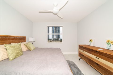 Condo in Sunny Isles Beach, Florida, 3 bedrooms  № 1595913 - photo 25