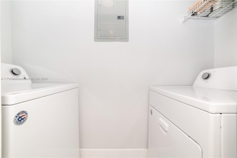 Condo in Sunny Isles Beach, Florida, 3 bedrooms  № 1595913 - photo 21