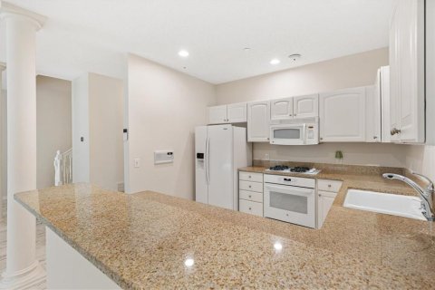 Copropriété à vendre à The Villages, Floride: 2 chambres, 239.87 m2 № 2371765 - photo 20