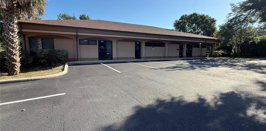Commercial property in Ocala, Florida № 2236741