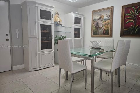 Купить кондоминиум в Майами, Флорида 2 спальни, 102.1м2, № 2035388 - фото 10