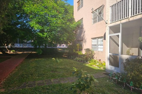 Кондоминиум с 2 спальнями в Майами, Флорида № 2035388