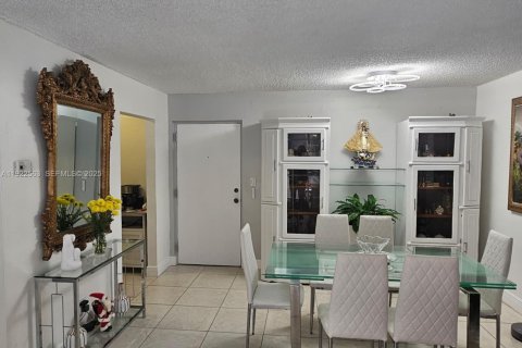 Купить кондоминиум в Майами, Флорида 2 спальни, 102.1м2, № 2035388 - фото 11