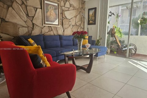 Купить кондоминиум в Майами, Флорида 2 спальни, 102.1м2, № 2035388 - фото 5