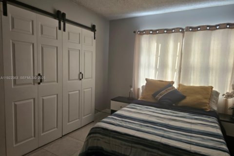 Купить кондоминиум в Майами, Флорида 2 спальни, 102.1м2, № 2035388 - фото 16