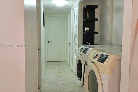 Купить кондоминиум в Майами, Флорида 2 спальни, 102.1м2, № 2035388 - фото 25