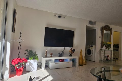 Купить кондоминиум в Майами, Флорида 2 спальни, 102.1м2, № 2035388 - фото 9