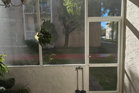 Купить кондоминиум в Майами, Флорида 2 спальни, 102.1м2, № 2035388 - фото 26