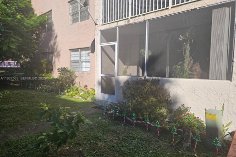 Купить кондоминиум в Майами, Флорида 2 спальни, 102.1м2, № 2035388 - фото 2