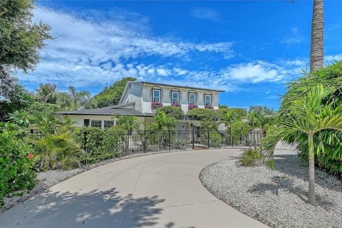 House in Sarasota, Florida 4 bedrooms, 372.82 sq.m. № 2318965