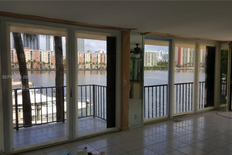 Condo in Sunny Isles Beach, Florida, 3 bedrooms  № 2173036 - photo 2