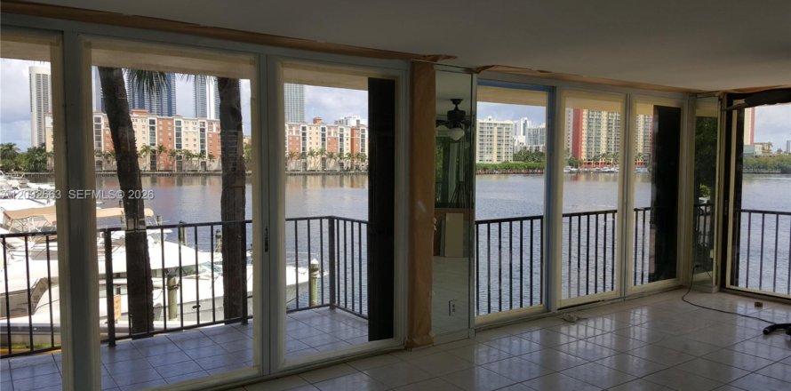 Condo in Sunny Isles Beach, Florida, 3 bedrooms  № 2173036