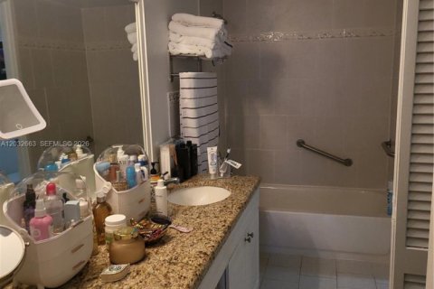Condo in Sunny Isles Beach, Florida, 3 bedrooms  № 2173036 - photo 15