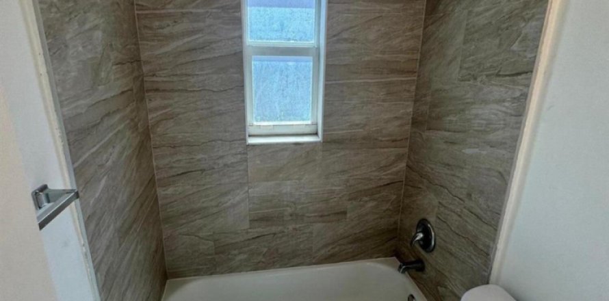 Immobilier commercial à West Palm Beach, Floride 2 chambres, 60.39 m2 № 1216096