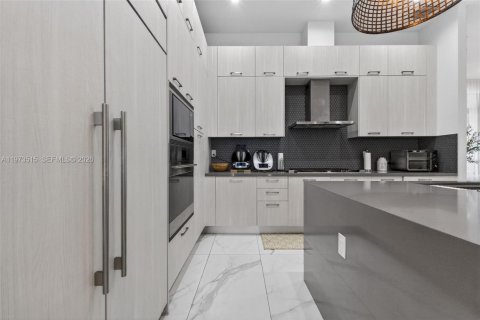 Villa ou maison à vendre à Doral, Floride: 4 chambres, 371.14 m2 № 2040434 - photo 18