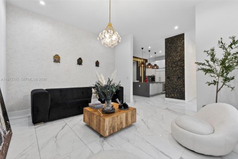 Villa ou maison à vendre à Doral, Floride: 4 chambres, 371.14 m2 № 2040434 - photo 10