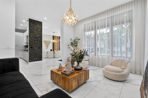 Villa ou maison à vendre à Doral, Floride: 4 chambres, 371.14 m2 № 2040434 - photo 11