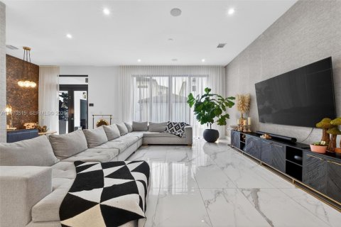 Villa ou maison à vendre à Doral, Floride: 4 chambres, 371.14 m2 № 2040434 - photo 27