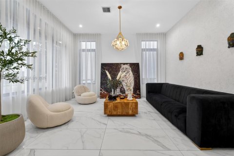 Villa ou maison à vendre à Doral, Floride: 4 chambres, 371.14 m2 № 2040434 - photo 9