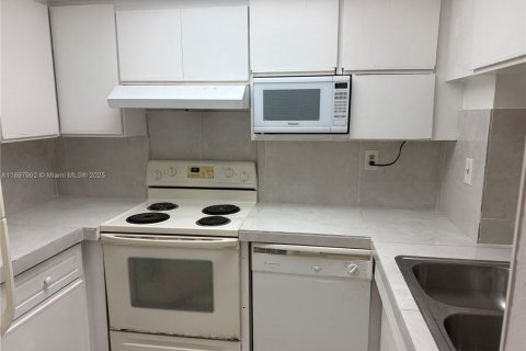 Copropriété à louer à Miami, Floride: 2 chambres, 83.24 m2 № 1949697 - photo 9