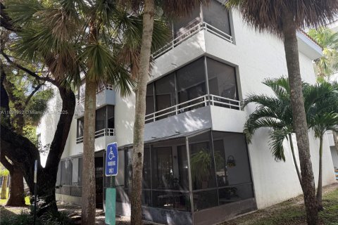 Copropriété à louer à Miami, Floride: 2 chambres, 83.24 m2 № 1949697 - photo 2