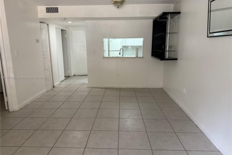 Copropriété à louer à Miami, Floride: 2 chambres, 83.24 m2 № 1949697 - photo 8