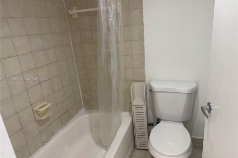 Copropriété à louer à Miami, Floride: 2 chambres, 83.24 m2 № 1949697 - photo 6