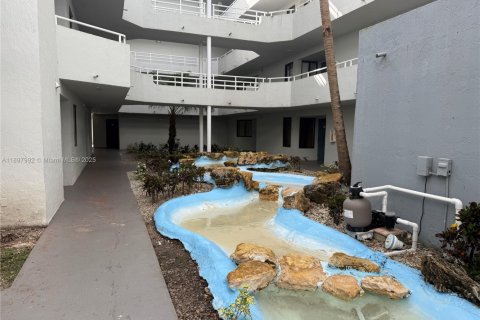 Copropriété à louer à Miami, Floride: 2 chambres, 83.24 m2 № 1949697 - photo 11