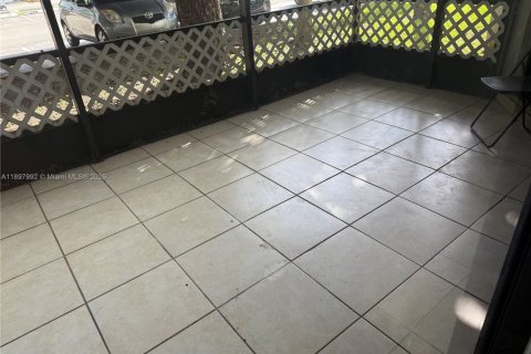 Copropriété à louer à Miami, Floride: 2 chambres, 83.24 m2 № 1949697 - photo 7