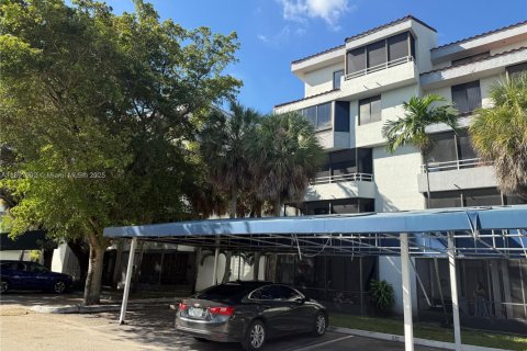Copropriété à louer à Miami, Floride: 2 chambres, 83.24 m2 № 1949697 - photo 1